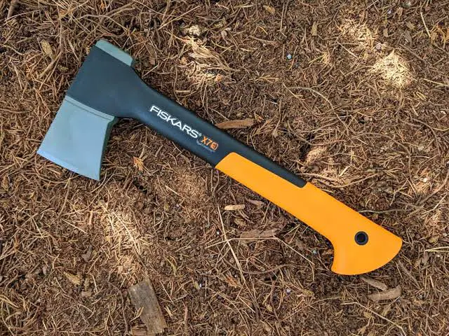 Fiskars X7 Hatchet Review.